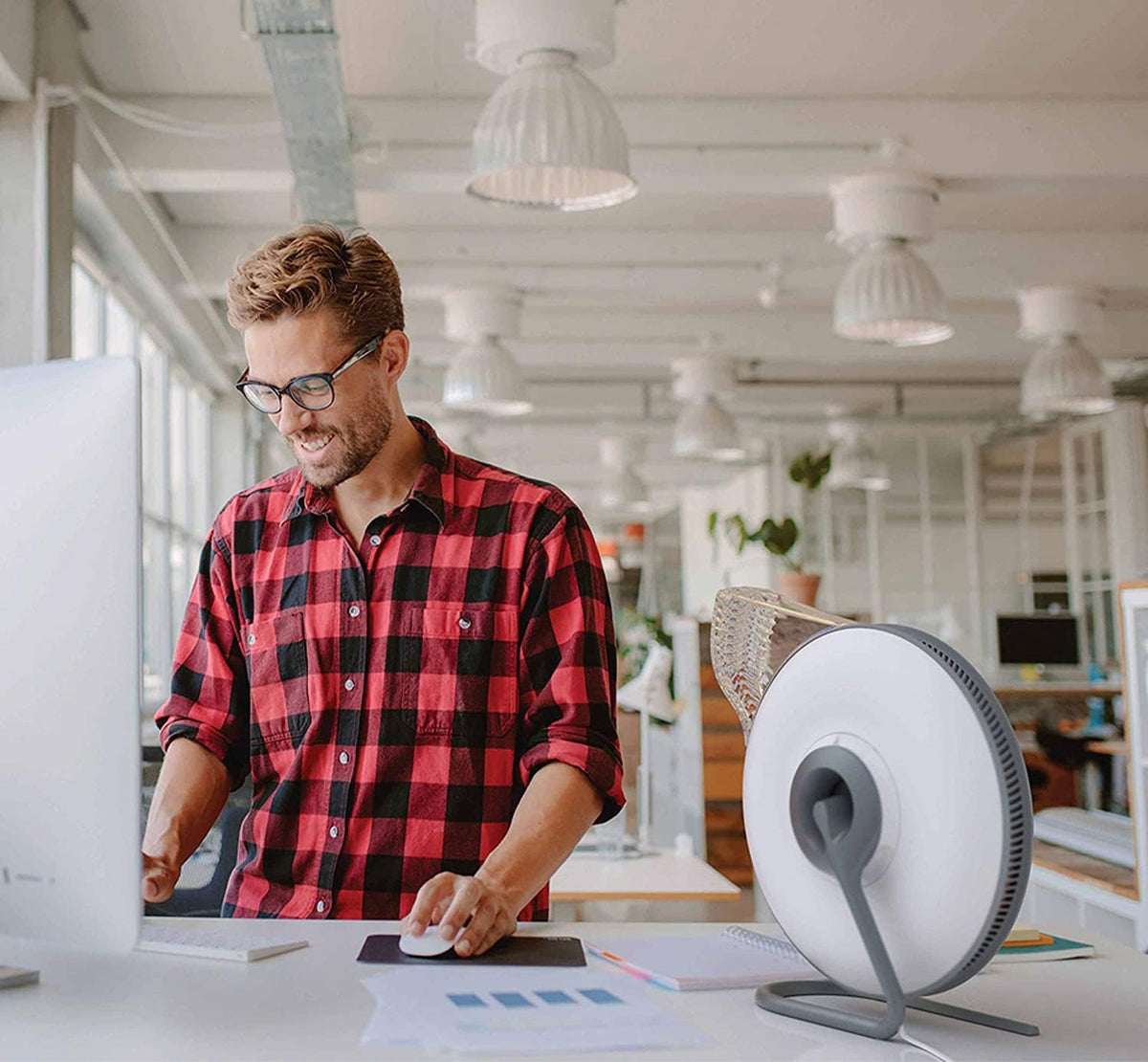 Man working with Atem desk